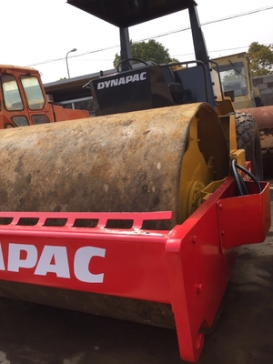 Gebrauchte Straßenwalze Dynapac CA251D 15 Tonnen in Japan mit EPA-Motor und Originalfarbe
