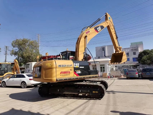 Gebrauchtes Caterpillar Bagger Cat320D2 aus Japan mit 20 Tonnen Nennlast