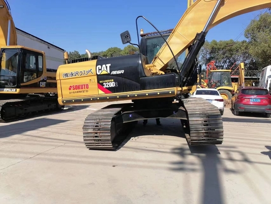 Gebrauchtes Caterpillar Bagger Cat320D2 aus Japan mit 20 Tonnen Nennlast