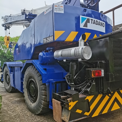 Tadano 25 Tonnen Gebrauchtkran mit Radmaschine und Betriebsgewicht von 25 Tonnen