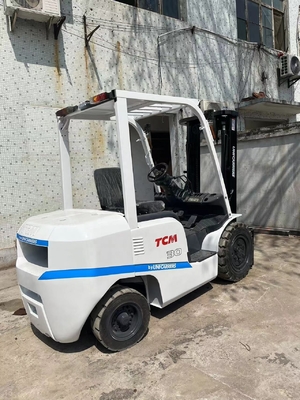 TCM 3 Tonnen gebrauchter Gabelstapler mit anderer Eimerkapazität und 3000 KG Maschinengewicht
