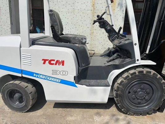 TCM 3 Tonnen gebrauchter Gabelstapler mit anderer Eimerkapazität und 3000 KG Maschinengewicht