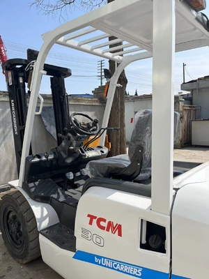 TCM 3 Tonnen gebrauchter Gabelstapler mit anderer Eimerkapazität und 3000 KG Maschinengewicht