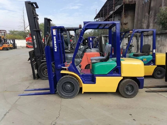 Gebrauchtes Komatsu FD30 Kleines Gabelstapler 3TON aus Japan Ausgezeichnete Arbeitsbedingungen