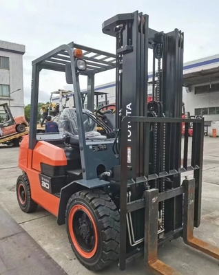 Gebraucht 3,5 Tonnen 3 Tonnen Dieselmotor Gabelstapler TOYOTA 35 30 für das Heben von Lagercontainern