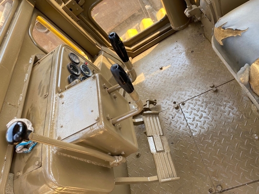 Gebrauchtes CAT D6D-Bulldozer in gutem Zustand 15000 KG Maschinengewicht 5m3 Dosierkapazität