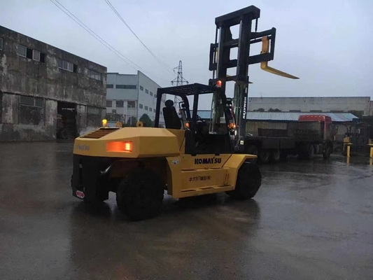 10 Tonnen niedrige Stunden Komatsu FD100 Gabelstapler Schwere Ausrüstung mit guter Hebekapazität