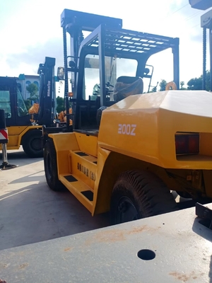 20 Tonnen Diesel-Forklift KOMATSU FD200 für den Containerumschlag in Baustoffwerkstätten
