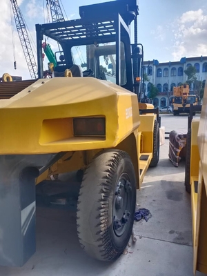 20 Tonnen Diesel-Forklift KOMATSU FD200 für den Containerumschlag in Baustoffwerkstätten