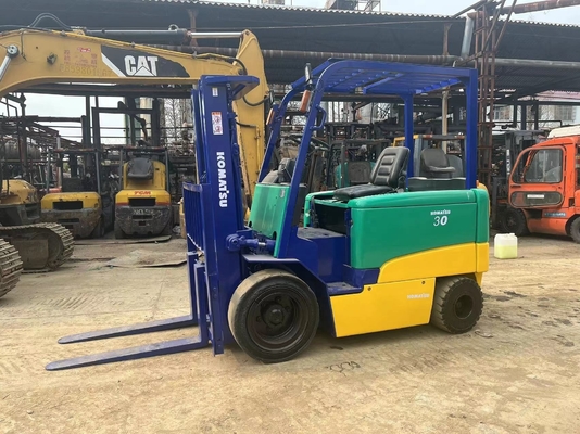 Beförderung von Containern KOMATSU FD30 3 Tonnen Diesel Mini-Duty Gabelstapler mit hydraulischem System
