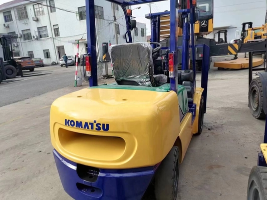KOMATSU FD30 3-Tonnen-Forklift mit manueller Bedienung und guter Leistung auf heißem Salz
