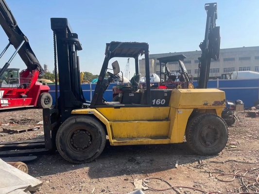 Schwermaschinen KOMATSU Gabelstapler FD160 mit 16 Tonnen Kapazität in ausgezeichnetem Betriebszustand