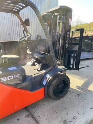 3 Tonnen schwerer TOYOTA FD30 Diesel-Forklift mit hydraulischem Aufzug in ausgezeichnetem Zustand