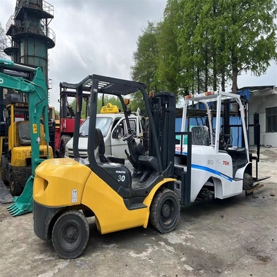 In gutem Zustand Original Japan Komatsu 3T Gabelstapler mit geringer Arbeitszeit und im Jahr 2022