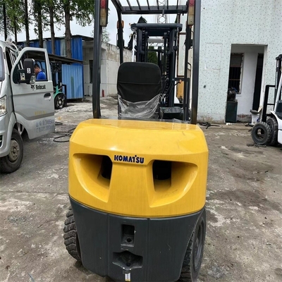 In gutem Zustand Original Japan Komatsu 3T Gabelstapler mit geringer Arbeitszeit und im Jahr 2022