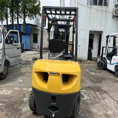 In gutem Zustand Original Japan Komatsu 3T Gabelstapler mit geringer Arbeitszeit und im Jahr 2022