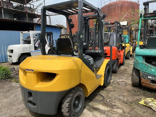 2022 Komatsu 3T Gabelstapler in ausgezeichnetem Zustand mit geringer Arbeitszeit