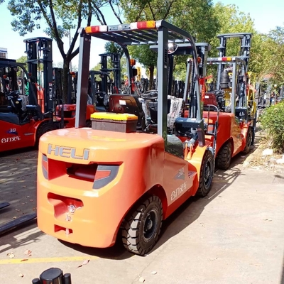 3 Tonnen Forklift FD30 mit 3 Masten Automatisch/manuell Japan Helikopter in ausgezeichnetem Zustand