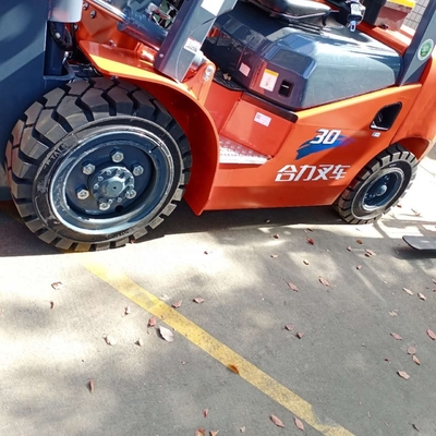 3 Tonnen Forklift FD30 mit 3 Masten Automatisch/manuell Japan Helikopter in ausgezeichnetem Zustand