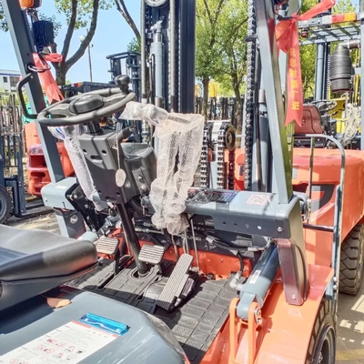 3 Tonnen Forklift FD30 mit 3 Masten Automatisch/manuell Japan Helikopter in ausgezeichnetem Zustand