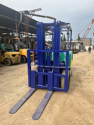 Niedrige Arbeitszeiten und guter Zustand Komatsu 3T Gabelstapler FD30 für Bauarbeiten