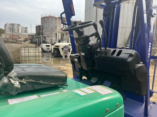 Niedrige Arbeitszeiten und guter Zustand Komatsu 3T Gabelstapler FD30 für Bauarbeiten