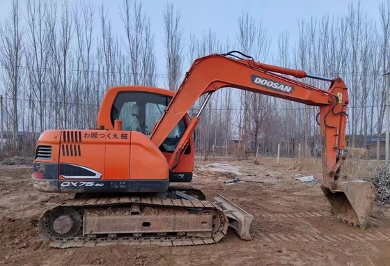 Doosan DX75 Gebrauchtbagger mit Originalfarbe und hoher Betriebseffizienz in Japan