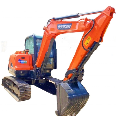 Erschwinglicher Doosan Bagger DX55 mit Originalfarbe und Betriebsgewicht von 5,5 Tonnen