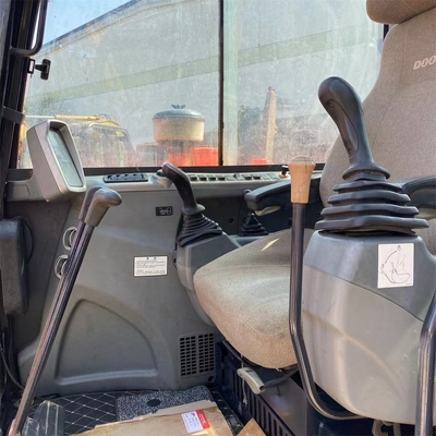 Erschwinglicher Doosan Bagger DX55 mit Originalfarbe und Betriebsgewicht von 5,5 Tonnen