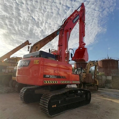 Doosan DX300LC Crawler Bagger mit 1 M3 Eimerkapazität und anderem hydraulischem Ventil