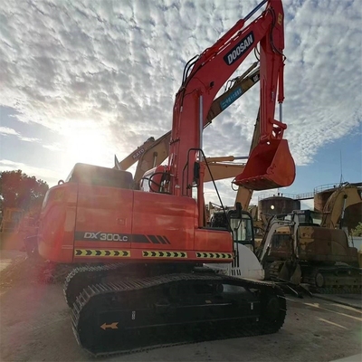 Doosan DX300LC Crawler Bagger mit 1 M3 Eimerkapazität und anderem hydraulischem Ventil