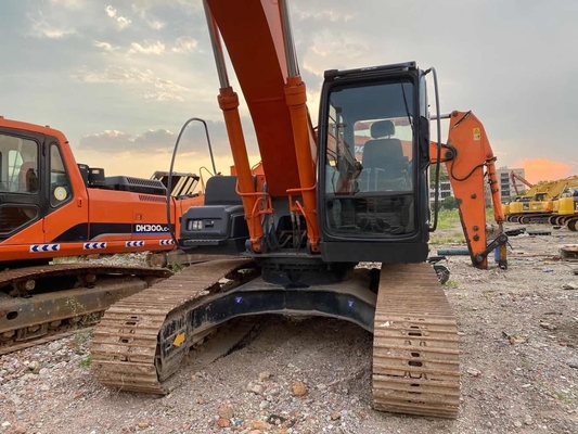 HITACHI ZX210 Bagger mit hervorragenden Arbeitsbedingungen und Hydraulikventil HITACHI