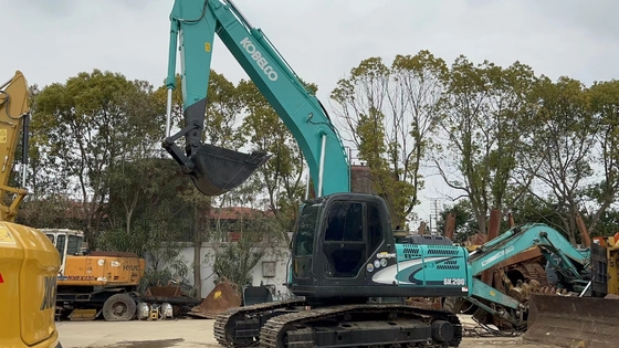 Gebrauchte KOBELCO SK200 Bagger mit 1,1 m3 Eimerkapazität und 20000 KG Gewicht in Shanghai