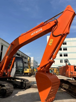 Gebrauchtes Bagger Hitachi EX200-3 in gutem Zustand zu einem günstigen Preis mit roter Farbe