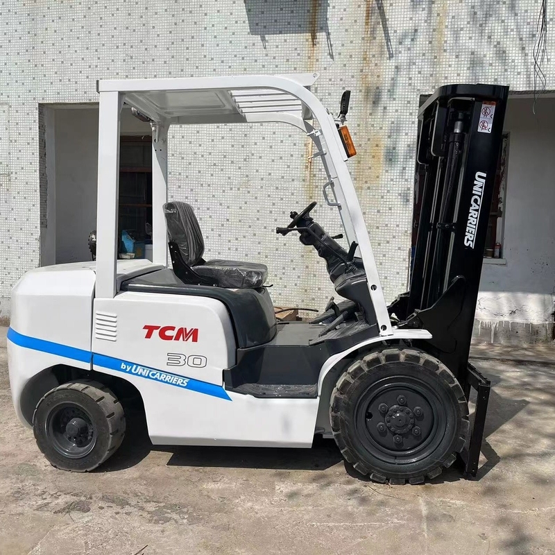 TCM 3 Tonnen gebrauchter Gabelstapler mit anderer Eimerkapazität und 3000 KG Maschinengewicht