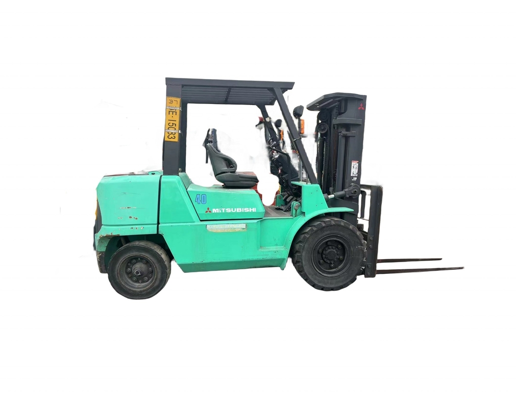 Gebrauchtes Mitsubishi FD40 Diesel Gabelstapler mit maximal 4 Tonnen.